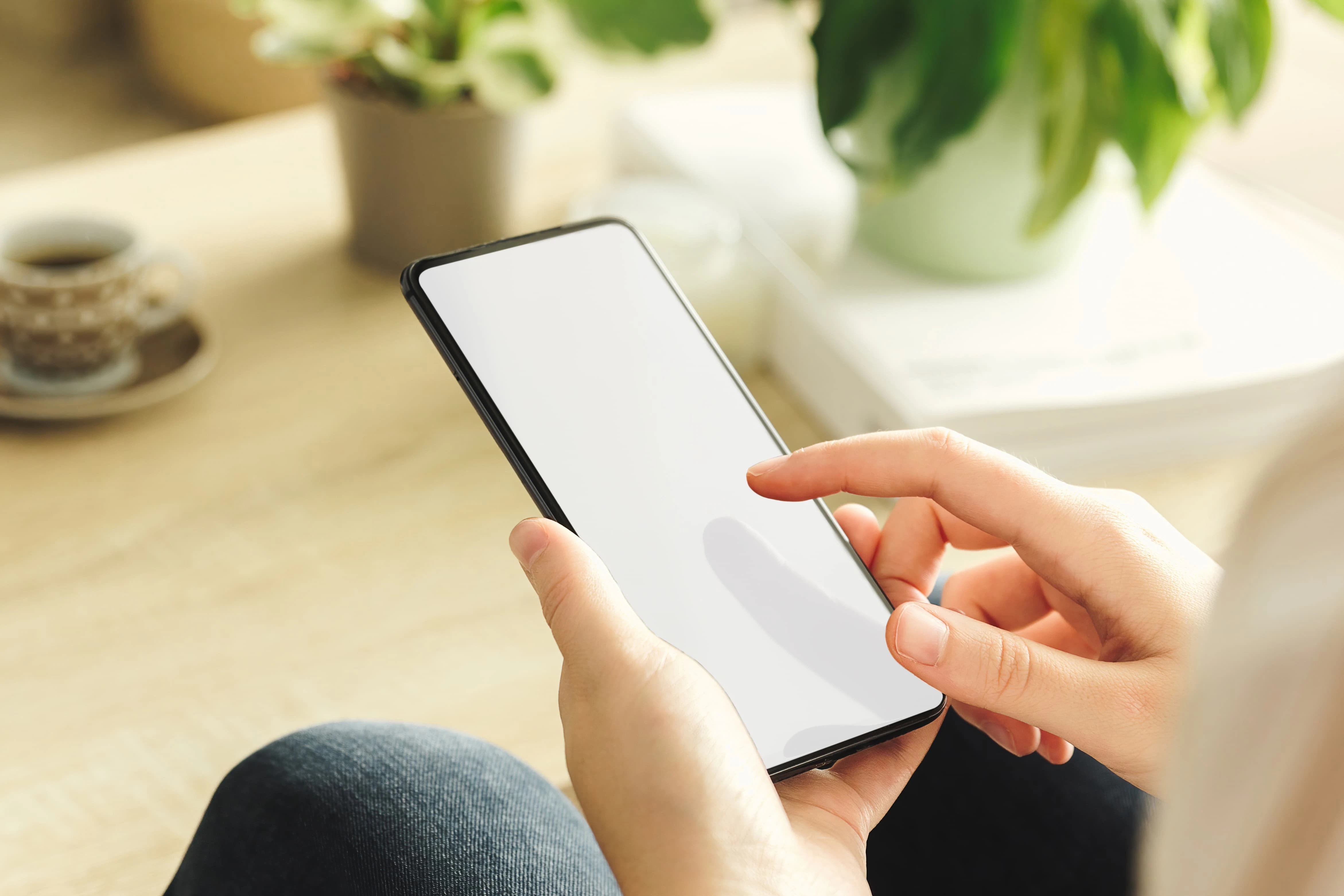 元スマホ販売員による、スマホや通信事業者選びにまつわる疑問解決